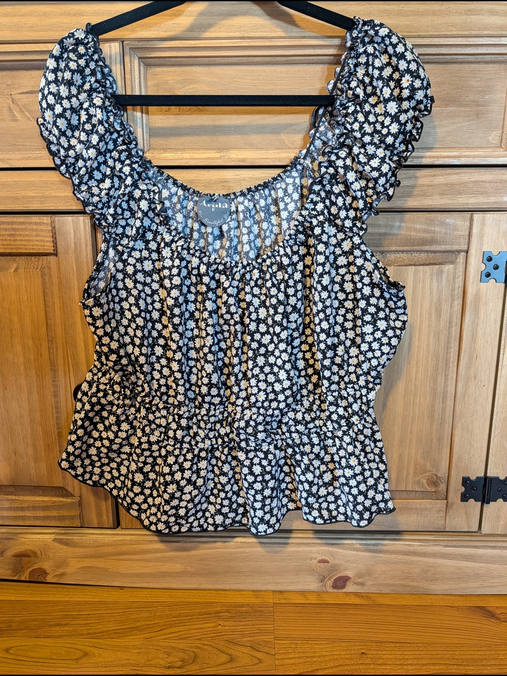 ARULA Black Daisy Print Ruffle Sleeve Blouse